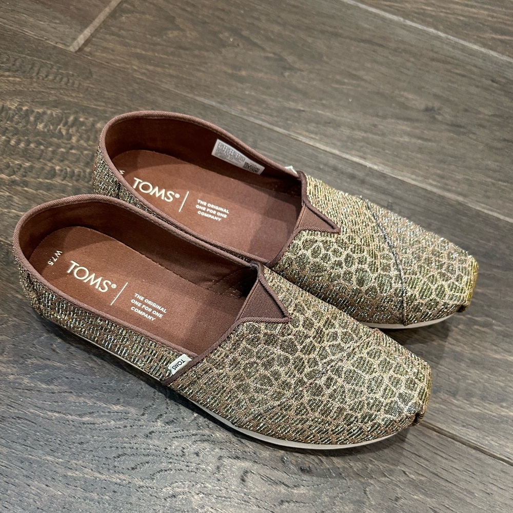 Tags removed but only worn once - perfect condition!